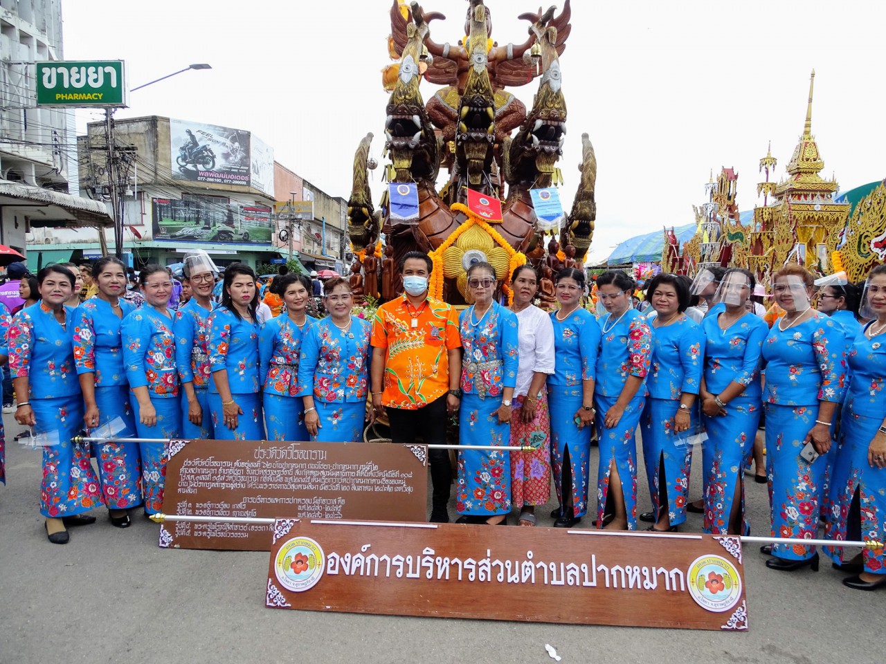 ประเพณีชักพระ ทอดผ้าป่า และแข่งเรือยาว 2563