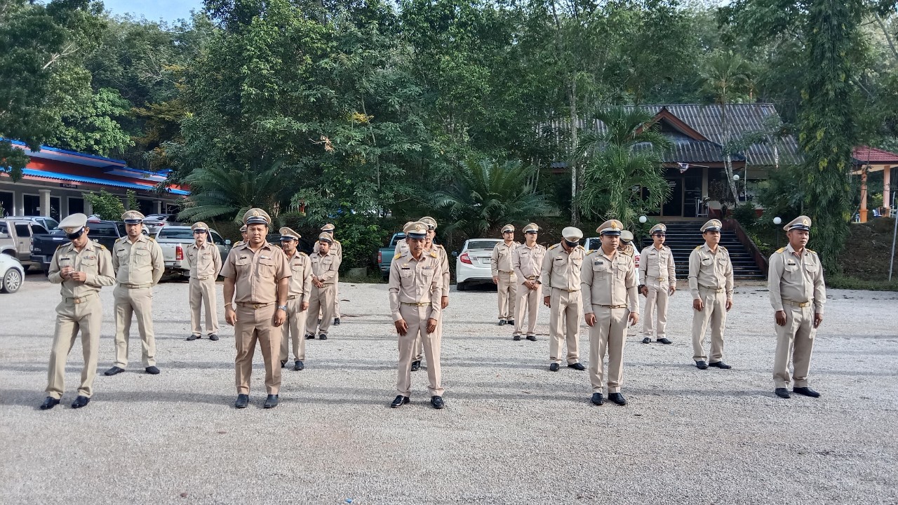 กิจกรรม เข้าแถวเคารพธงชาติ ไหว้พระสวดมนต์ และกล่าวคำปฏิญาณตน (4/08/68)